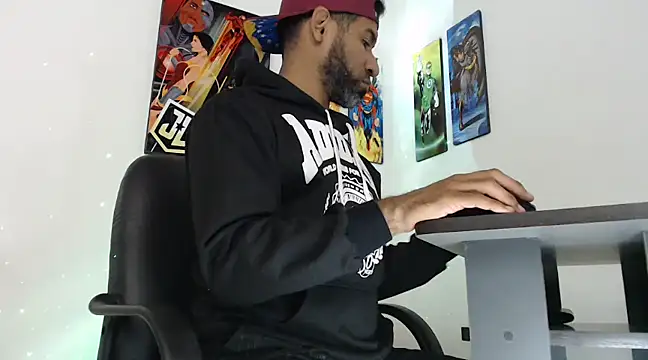 Snapshot of Enriblack92 chatting on December 30, 4:09 am Enriblack92 online show from December 30, 4:09 am