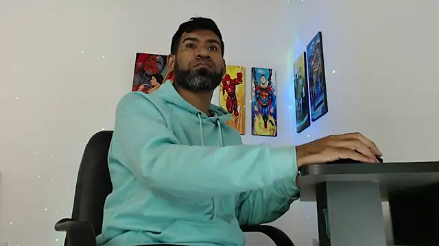 Snapshot of Enriblack92 chatting on December 30, 2:40 pm Enriblack92 online show from December 30, 2:40 pm