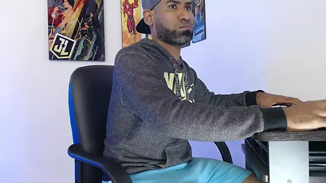 Snapshot of Enriblack92 chatting on January 3, 6:57 pm Enriblack92 online show from January 3, 6:57 pm