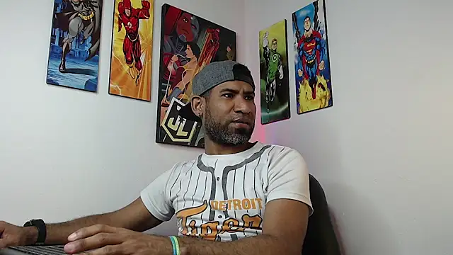 Snapshot of Enriblack92 chatting on January 17, 1:25 am Enriblack92 online show from January 17, 1:25 am