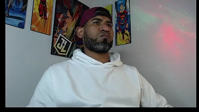 Snapshot of Enriblack92 chatting on February 8, 3:19 am Enriblack92 online show from February 8, 3:19 am