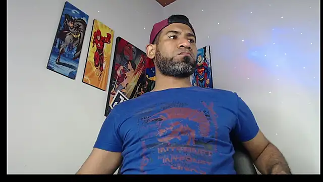 Snapshot of Enriblack92 chatting on February 13, 12:02 am Enriblack92 online show from February 13, 12:02 am