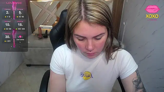 Snapshot of Paula_b_ chatting on April 1, 1:52 pm Paula b online show from April 1, 1:52 pm