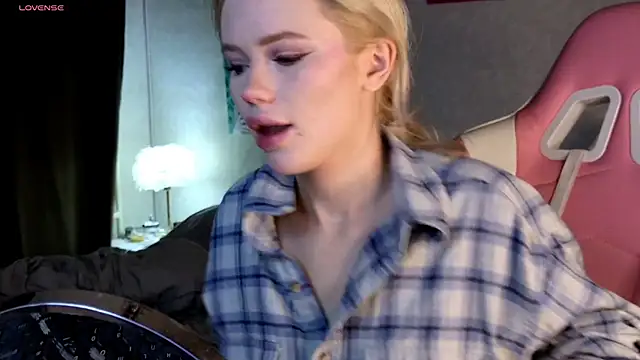 LexieLoree online show from December 5, 4:09 am