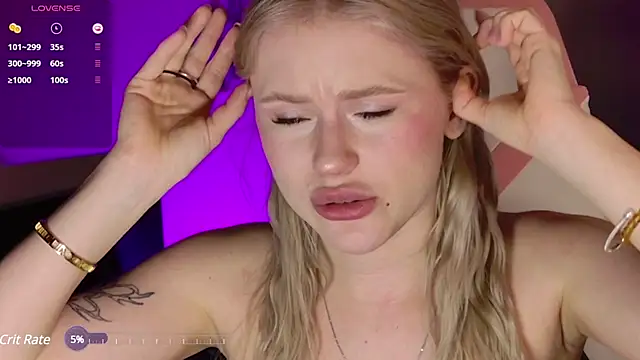 LexieLoree online show from March 2, 7:10 am