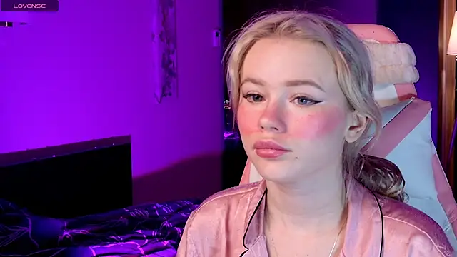 LexieLoree online show from March 10, 4:17 am