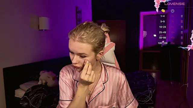 LexieLoree online show from March 16, 4:09 am