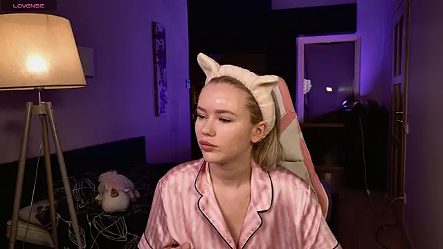 LexieLoree online show from March 17, 4:08 am