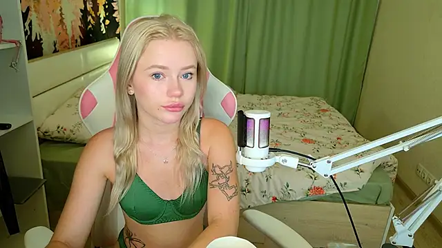 LexieLoree online show from September 23, 3:42 am