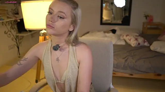 LexieLoree online show from November 4, 4:00 am