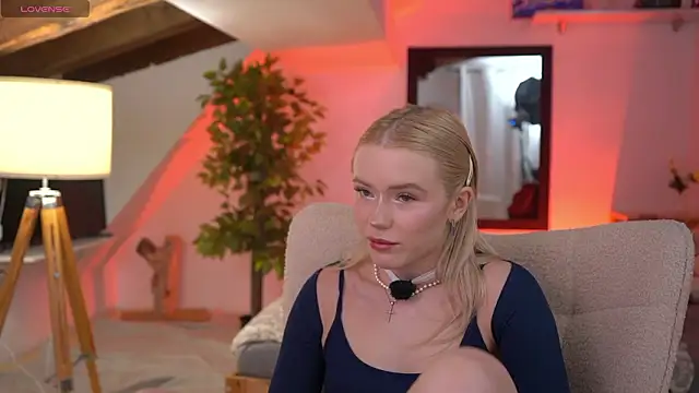 LexieLoree online show from February 14, 4:09 am