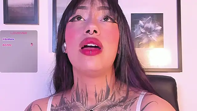 Snapshot of Akari1_Mischief chatting on April 5, 3:47 am Akari1 Mischief online show from April 5, 3:47 am