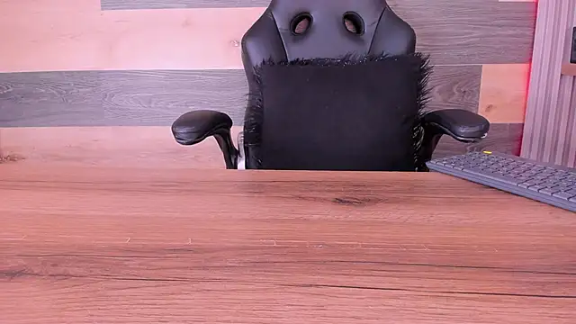 EmmilyCristal online show from March 21, 11:34 pm