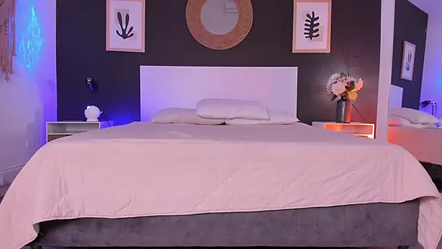 VioletPaket online show from October 8, 11:30 am