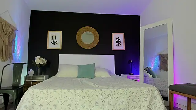 VioletPaket online show from February 11, 11:48 am