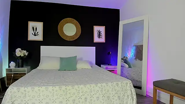 VioletPaket online show from February 12, 11:27 am