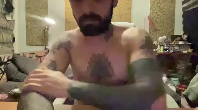 Snapshot of kameray12 chatting on February 26, 10:53 pm kameray12 online show from February 26, 10:53 pm