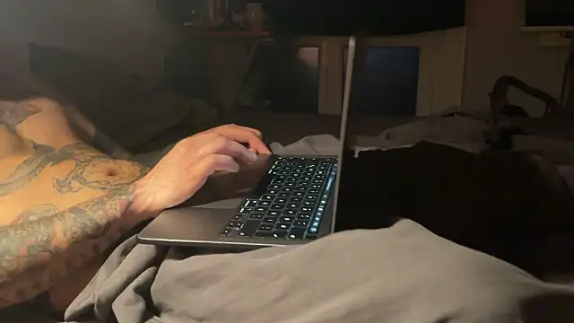 Snapshot of kameray12 chatting on March 6, 4:28 pm kameray12 online show from March 6, 4:28 pm