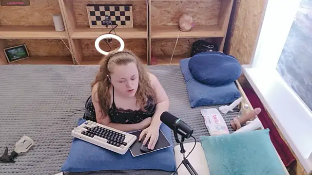 MiniNatalie online show from May 15, 9:05 am