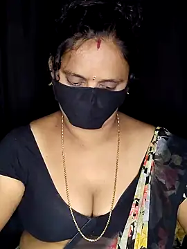 Snapshot of vintage-vibs chatting on October 31, 5:41 am vintage-vibs online show from October 31, 5:41 am