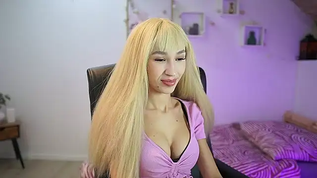 Amai  Liu online show from November 8, 6:51 pm