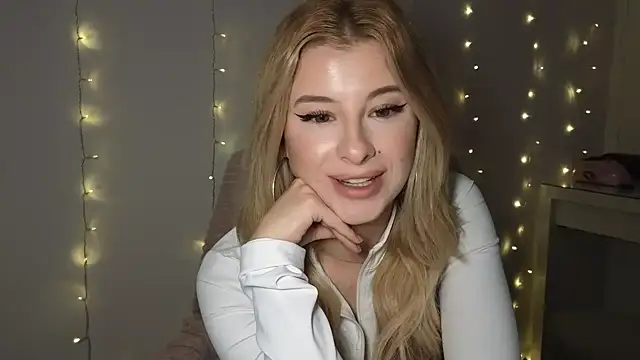 Mia-Minou online show from January 23, 11:37 am