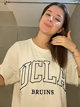 Mia-Minou online show from September 22, 8:49 am