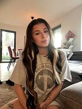 Mia-Minou online show from November 25, 12:38 pm