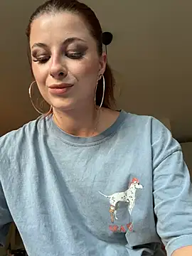 Snapshot of Mia-Minou chatting on July 3, 6:14 pm Mia-Minou online show from July 3, 6:14 pm