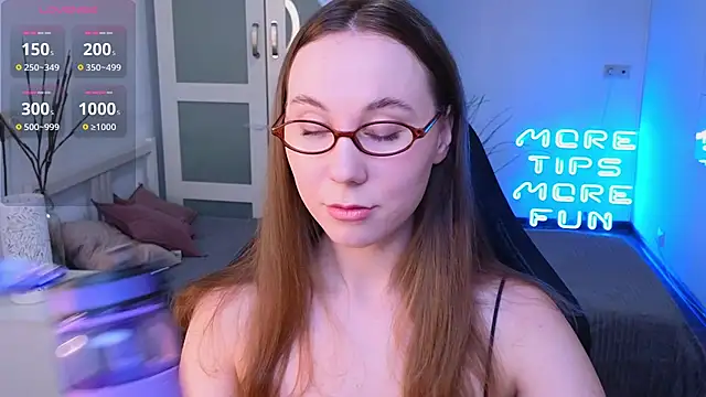 Snapshot of i_can_fix_you chatting on March 16, 2:44 pm i can fix you online show from March 16, 2:44 pm
