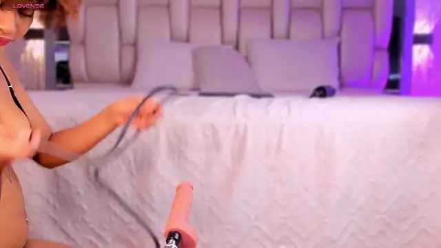 Snapshot of _CurlyGirl_ chatting on March 19, 8:46 pm CurlyGirl online show from March 19, 8:46 pm