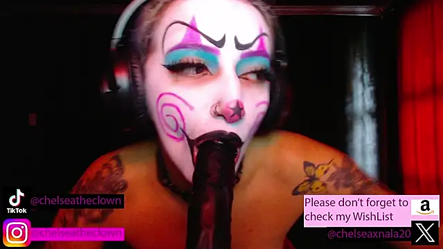 Snapshot of Eloise-brown chatting on January 12, 4:01 pm Eloise-brown online show from January 12, 4:01 pm