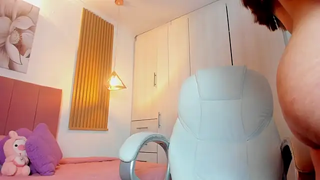 mia nevaeh online show from January 26, 2:14 am