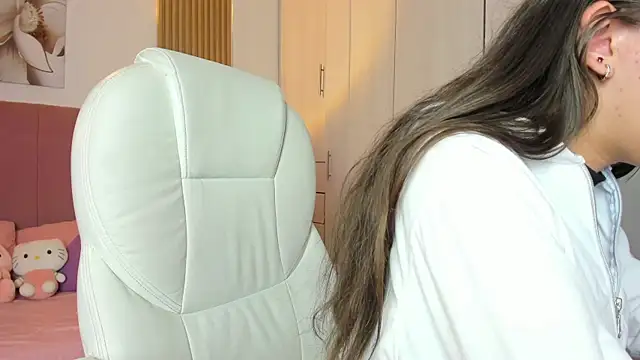 mia nevaeh online show from March 7, 9:06 pm