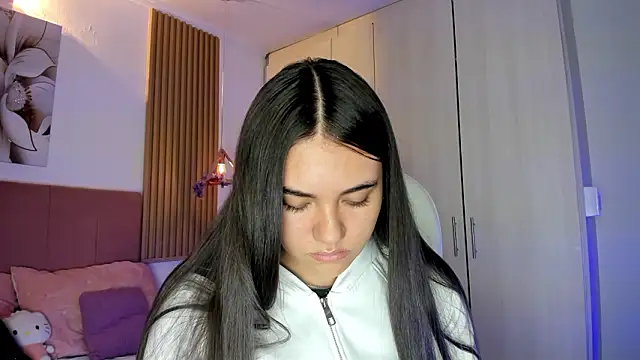 mia nevaeh online show from March 24, 8:25 pm