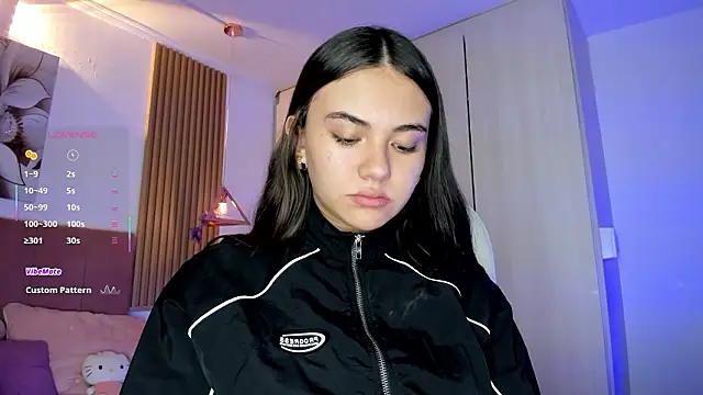 mia nevaeh online show from March 26, 9:31 pm