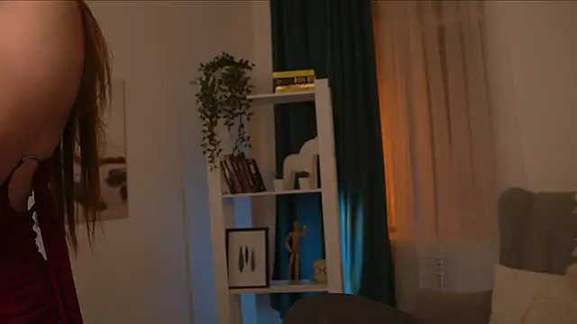 Freckle Diyana online show from September 20, 10:00 pm