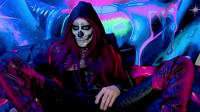 Snapshot of LuvNuk chatting on November 1, 4:58 am LuvNuk online show from November 1, 4:58 am