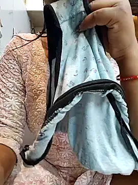 Snapshot of Manpreet_kaur21 chatting on February 2, 6:48 am Manpreet kaur21 online show from February 2, 6:48 am