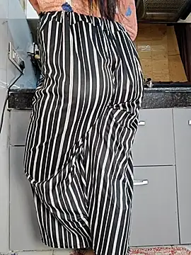 Snapshot of Manpreet_kaur21 chatting on February 22, 1:13 pm Manpreet kaur21 online show from February 22, 1:13 pm