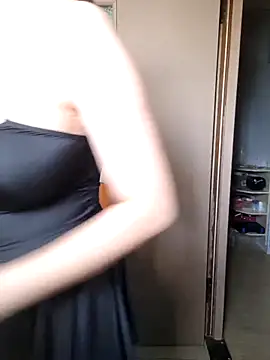 Snapshot of LenaShow chatting on October 6, 1:25 am LenaShow online show from October 6, 1:25 am