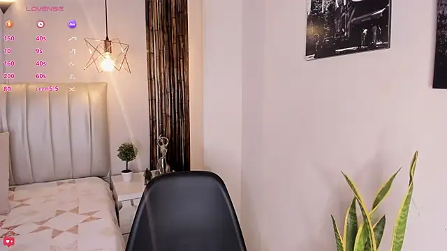 Snapshot of Zuzu_sweet chatting on May 6, 7:41 pm Zuzu sweet online show from May 6, 7:41 pm