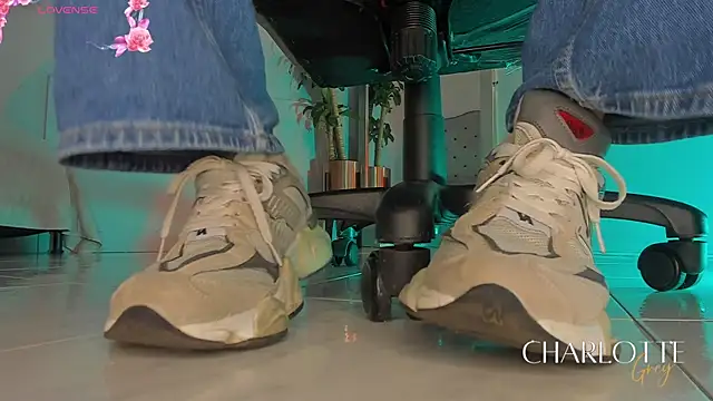 charlotte  grey online show from December 4, 7:55 pm