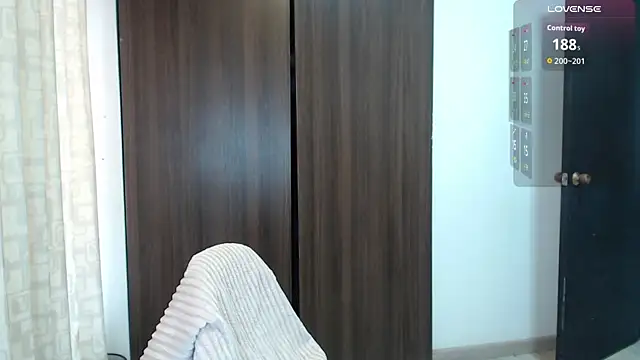 Snapshot of lanna_1878 chatting on April 1, 1:34 pm lanna 1878 online show from April 1, 1:34 pm