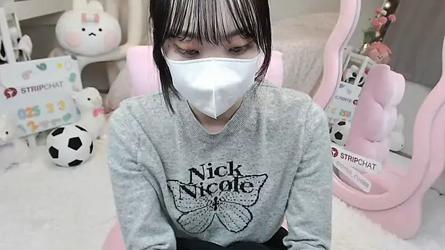 momo room online show from March 3, 1:42 pm