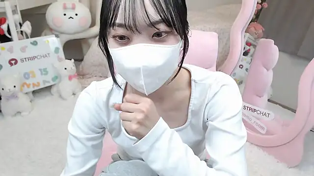 momo room online show from March 15, 2:12 pm