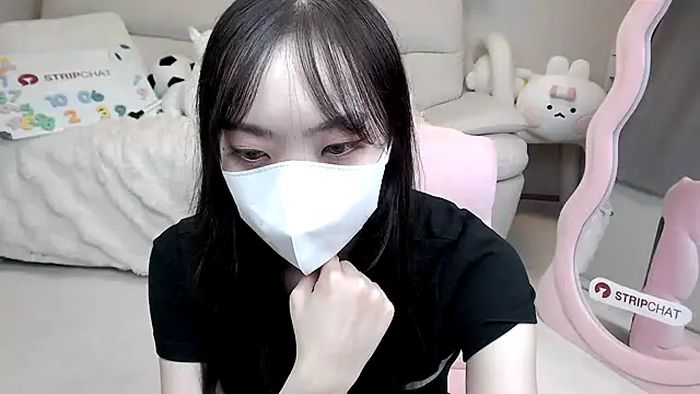 momo room online show from October 6, 10:45 am