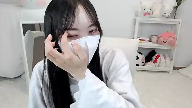 momo room online show from May 4, 12:34 pm