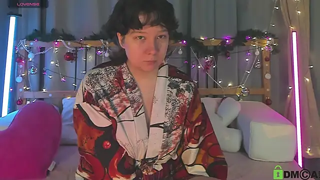 dreamgirllovee online show from December 18, 1:48 am