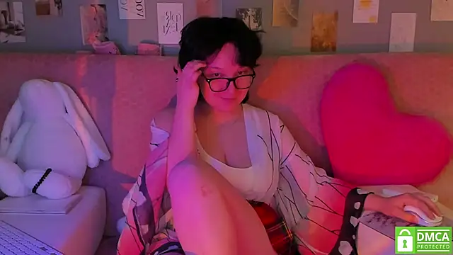 dreamgirllovee online show from March 2, 4:07 am